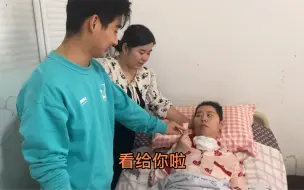 Download Video: 女婿扭住脖子也来看瘫痪丈母娘，妈妈看到就给老伴要钱，给女婿去看病