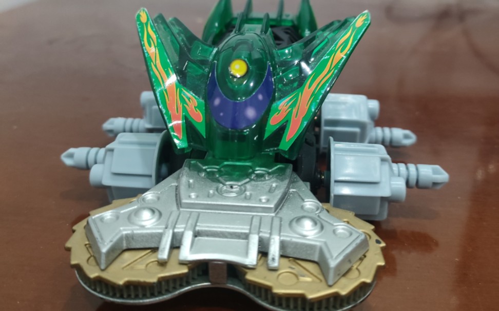 激斗战车,霹雳神鹰vs超速飞龙