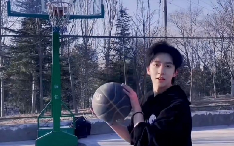露额头打篮球的贺峻霖真的杀疯了!_哔哩哔哩_bilibili