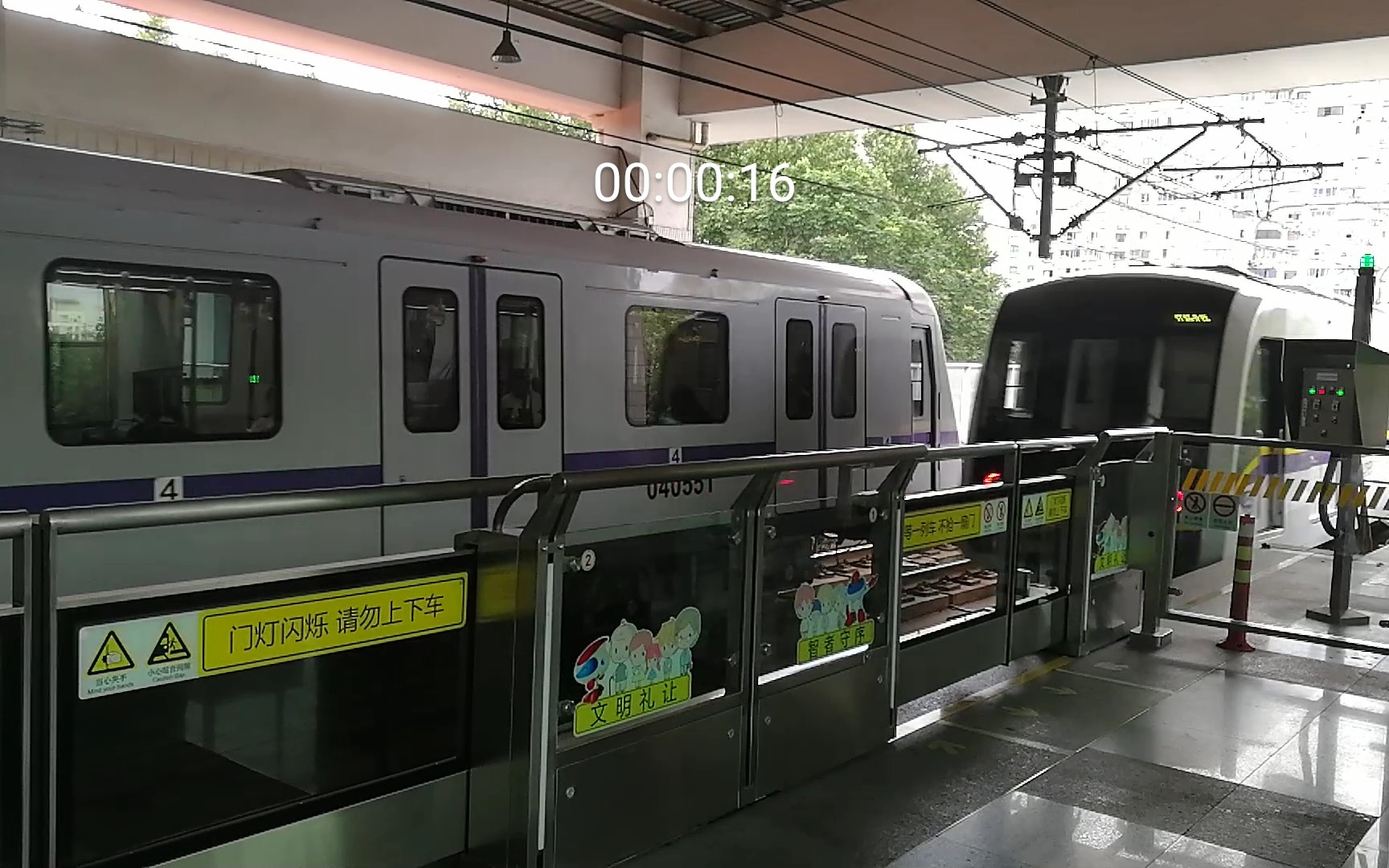 上海地铁上海地铁3号线叛徒包公03a02型03450445号列车延安西路上行出