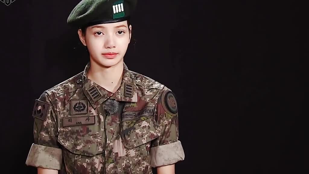 军装的莎真的太可了lisa曲肖冰前男友静悄悄remix