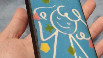 用马克笔把 坚果 R2 的足迹保护套涂了