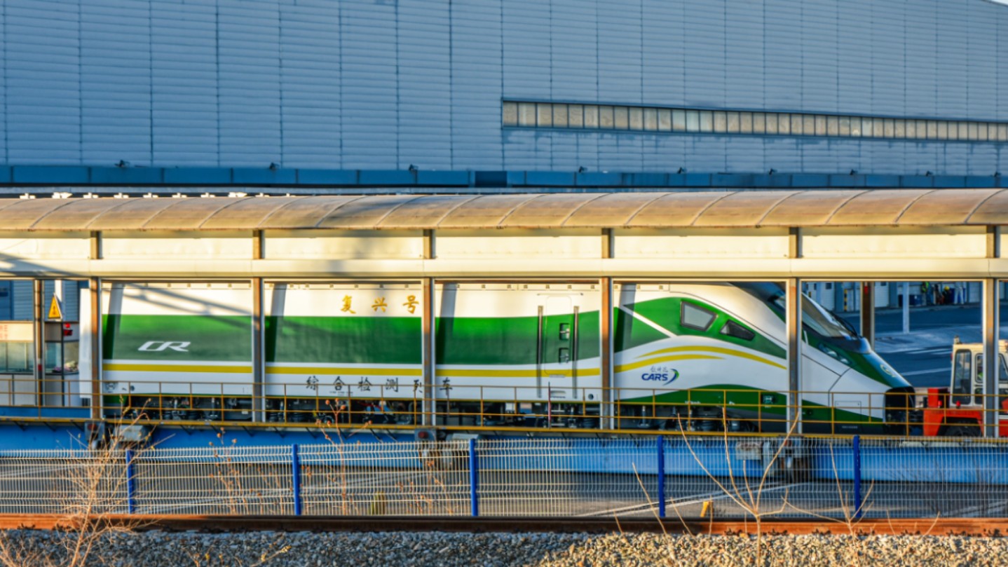 [全网首拍]中车大连厂新造铁科院普速综合检测车(黄色ad钙)厂内转线