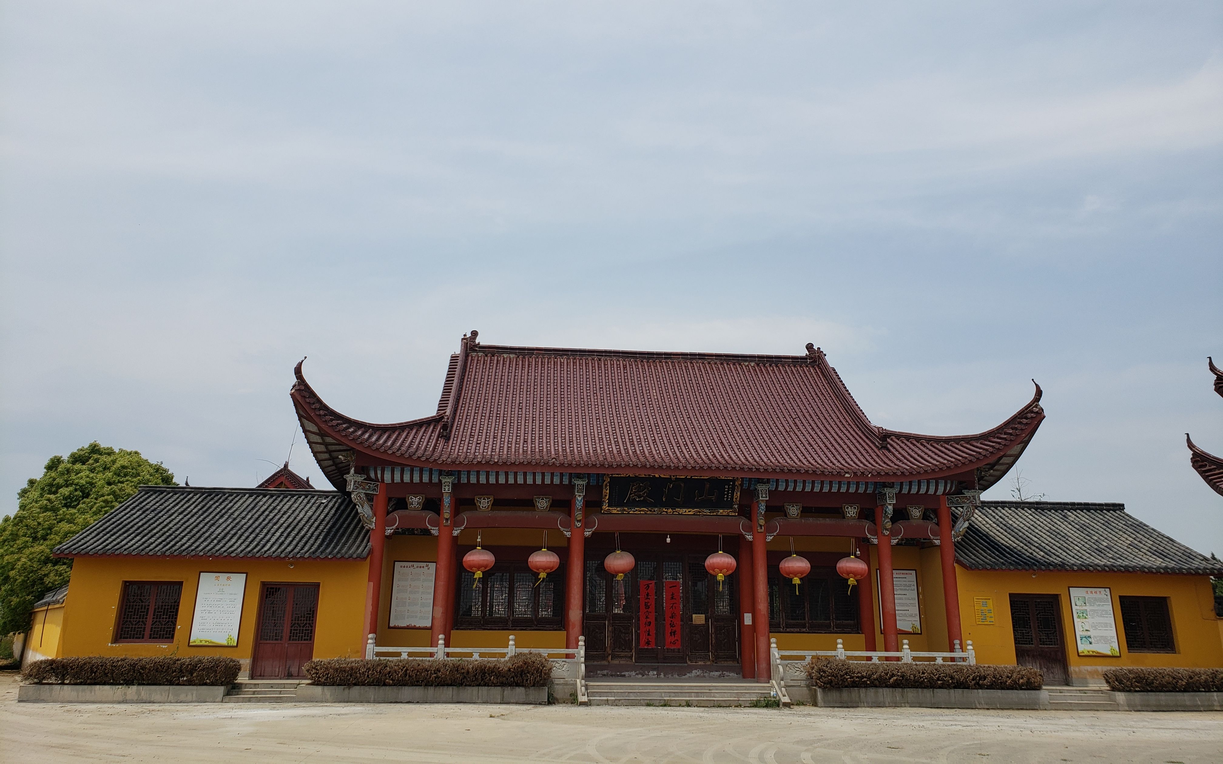 在合肥市肥东县撮镇的偏僻乡村,有座始于宋代传说的甘露寺