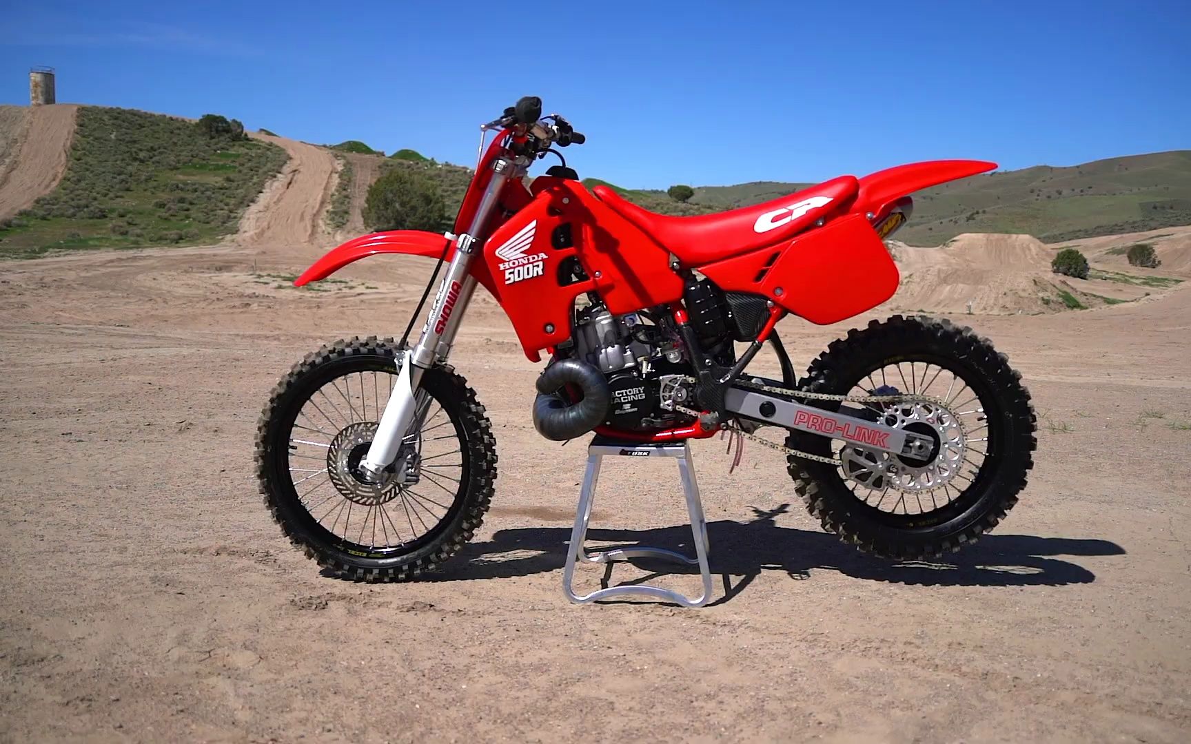 驾驶 1989年的 本田 cr500沙地越野|修复的很完美,车的状态很好