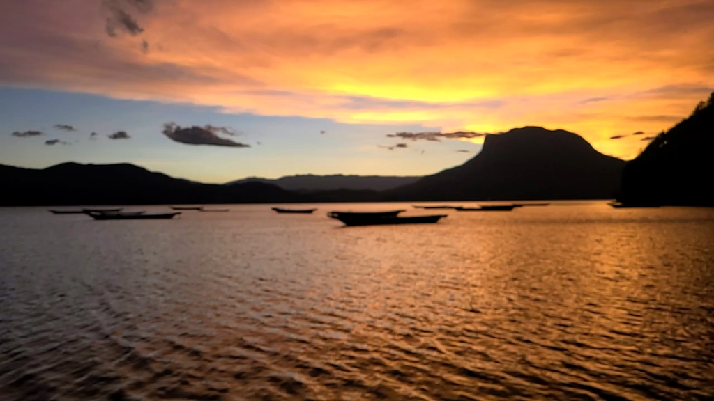 泸沽湖女神湾的日落
