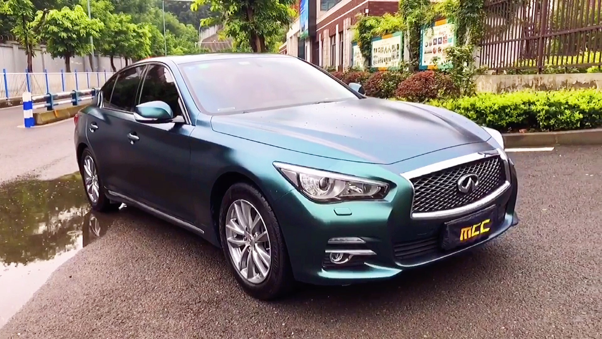 英菲尼迪q50l电光宝石绿改色贴膜帅气复古车身质感回头率爆表