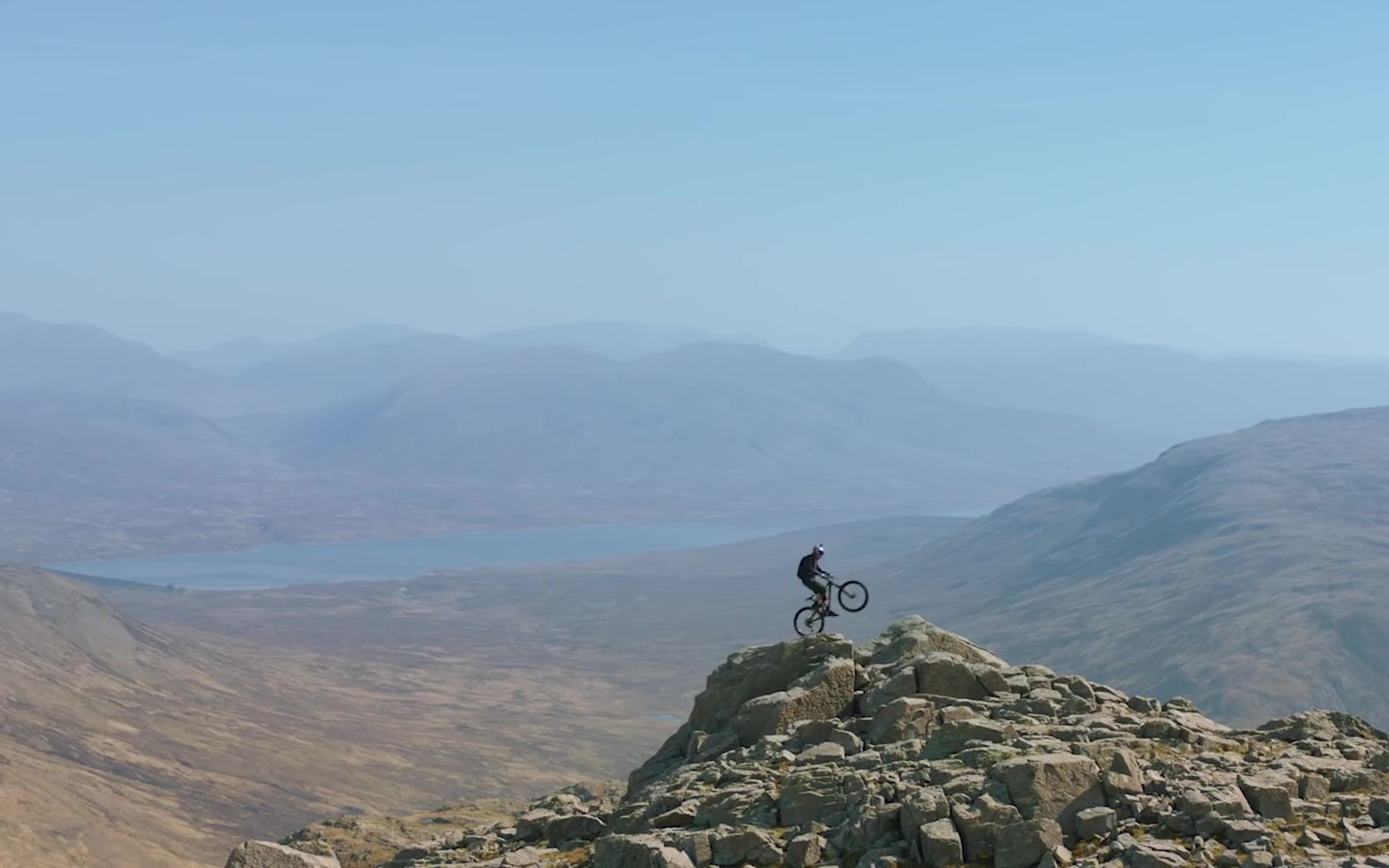 街攀的特技王者,丹尼大神新作,车技超神风景如画_哔哩哔哩 (゜-゜)つ