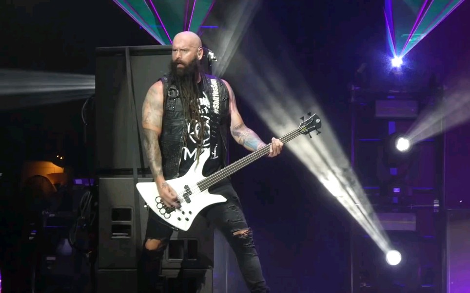 [图]Five Finger Death Punch - Gone Away 现场MV live