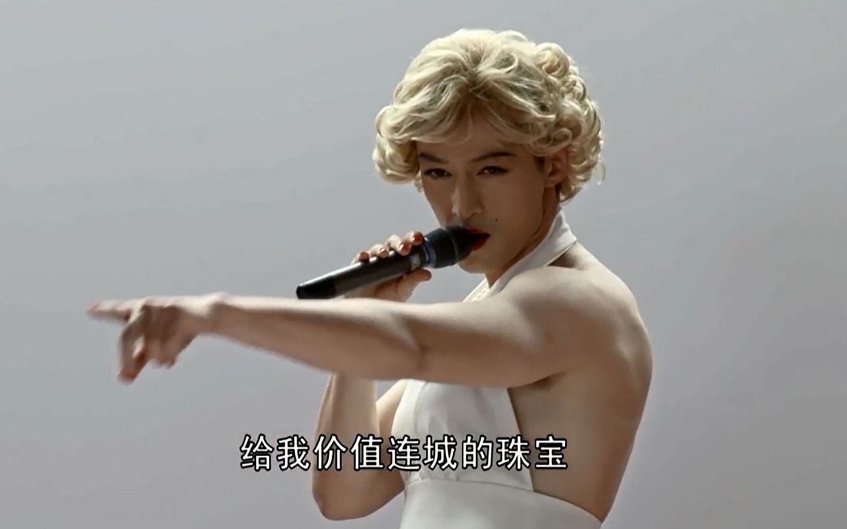 胡歌化身梦露男扮女装上演性感舞蹈