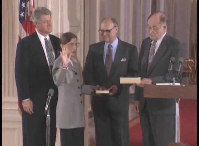 [图]金斯伯格大法官宣誓就职联邦最高法院Ruth Bader Ginsburg Swearing-In (1993)