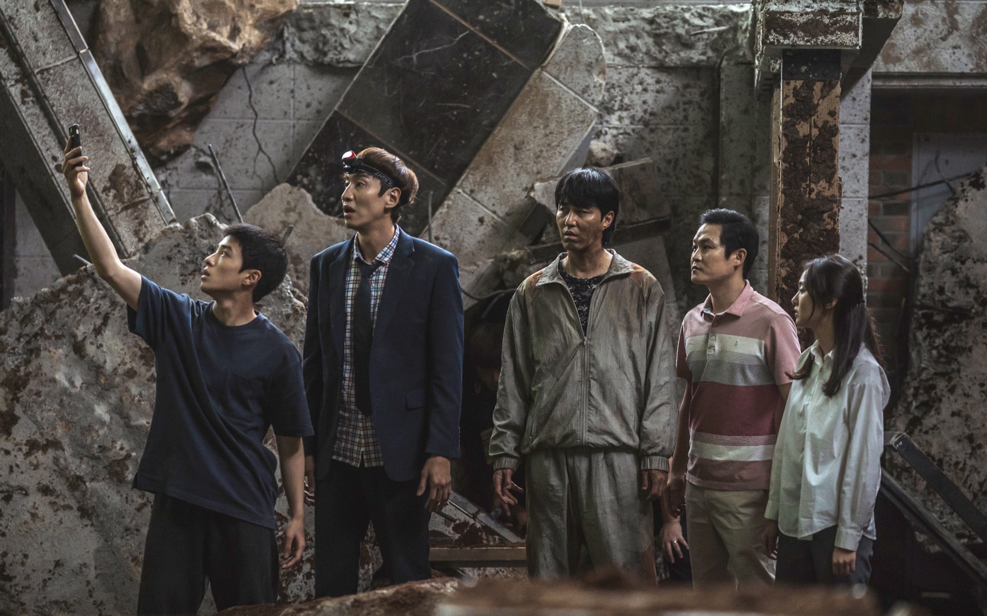 韩国灾难片坠入地下500米地陷首曝预告李光洙车胜元金成钧