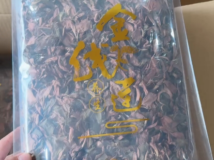 秋冬上咳咳必备宝藏好物金线莲俗话说:北有冬虫草,南有金线莲.金线莲是民间受认可度较高的一味草金线莲逐渐进入大家视角是在疫情的时候,大家喉...