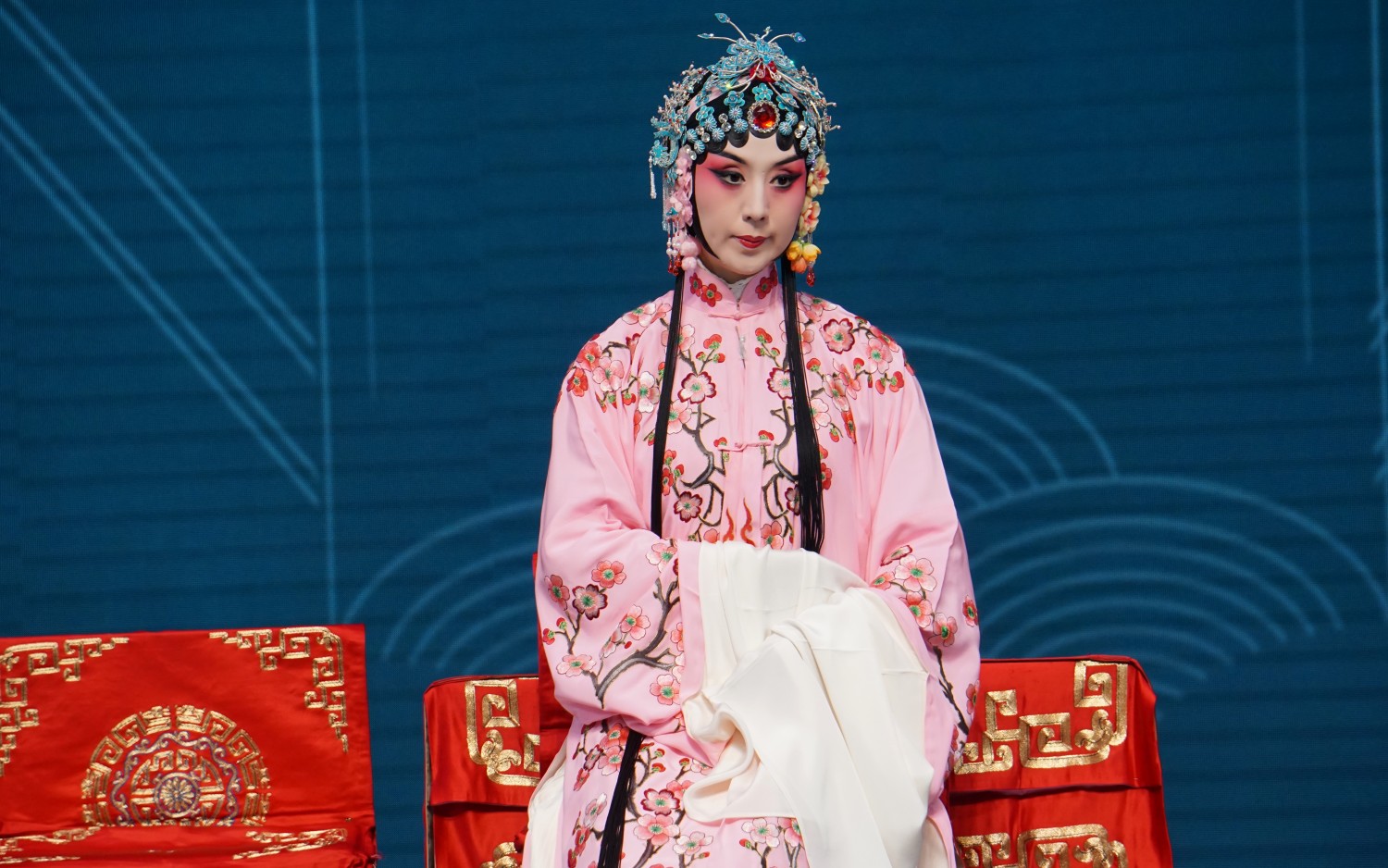 锁麟囊·怕流水年华春去渺1080p(史依弘饰薛湘灵)_哔哩哔哩 (゜-゜)つ