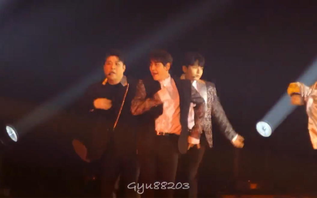 [图]【曺圭贤】黑西装直拍 220827 SMTOWN TOKYOKYUHYUN Focus Black Suit cr.Gyu88203