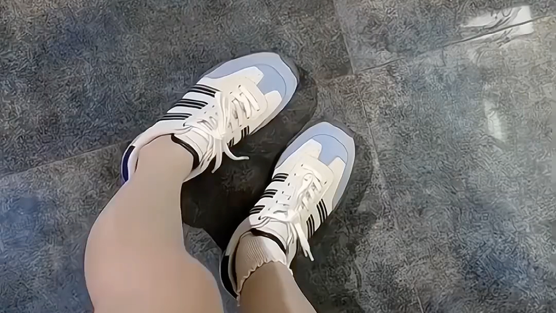 蓝色小鞋子小白袜太绝了