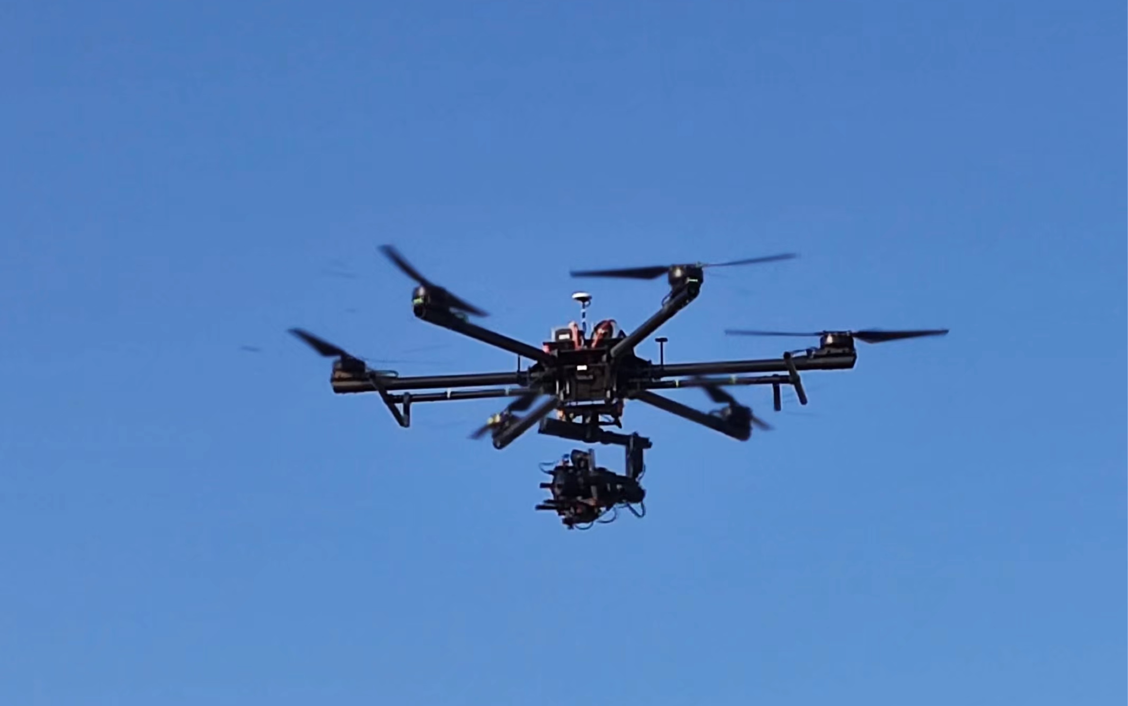 自己设计制造的b站第二高像素的大型个人用无人机测试飞行