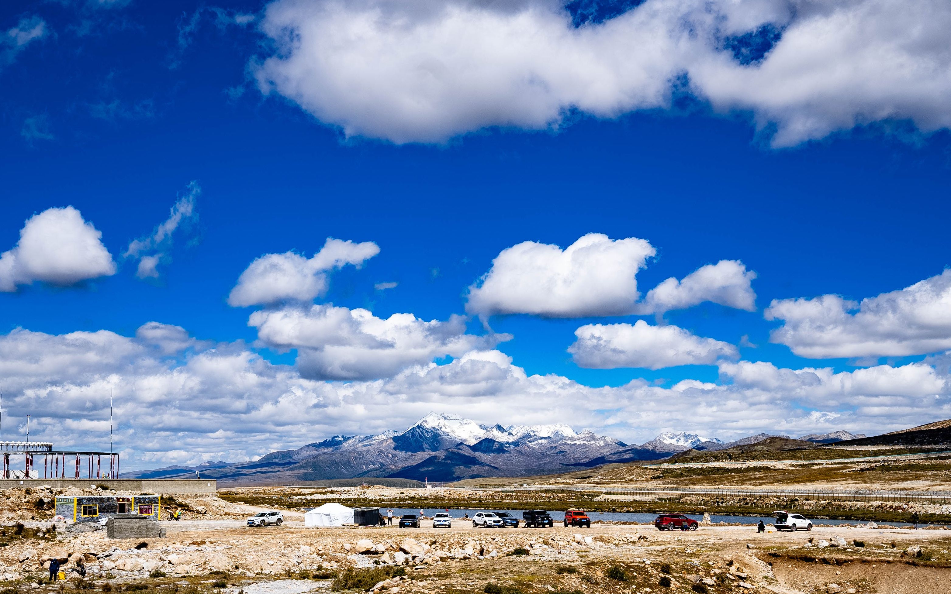 在康定机场边藏着一个海子-斯丁措