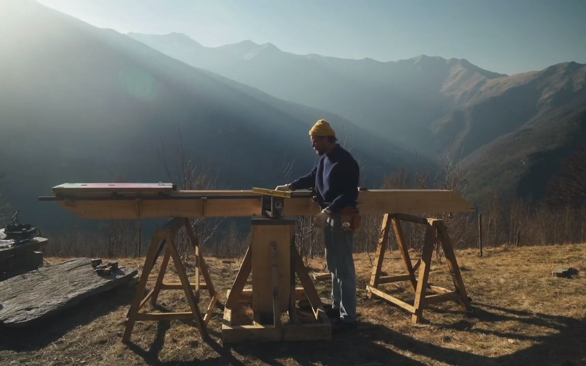 [图]徒步登山露营，小屋遭遇阿尔卑斯山上的风暴，继续搭建起重装置