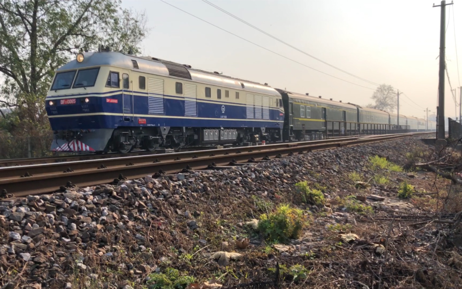 df11 0085牵引k646板桥机位通过