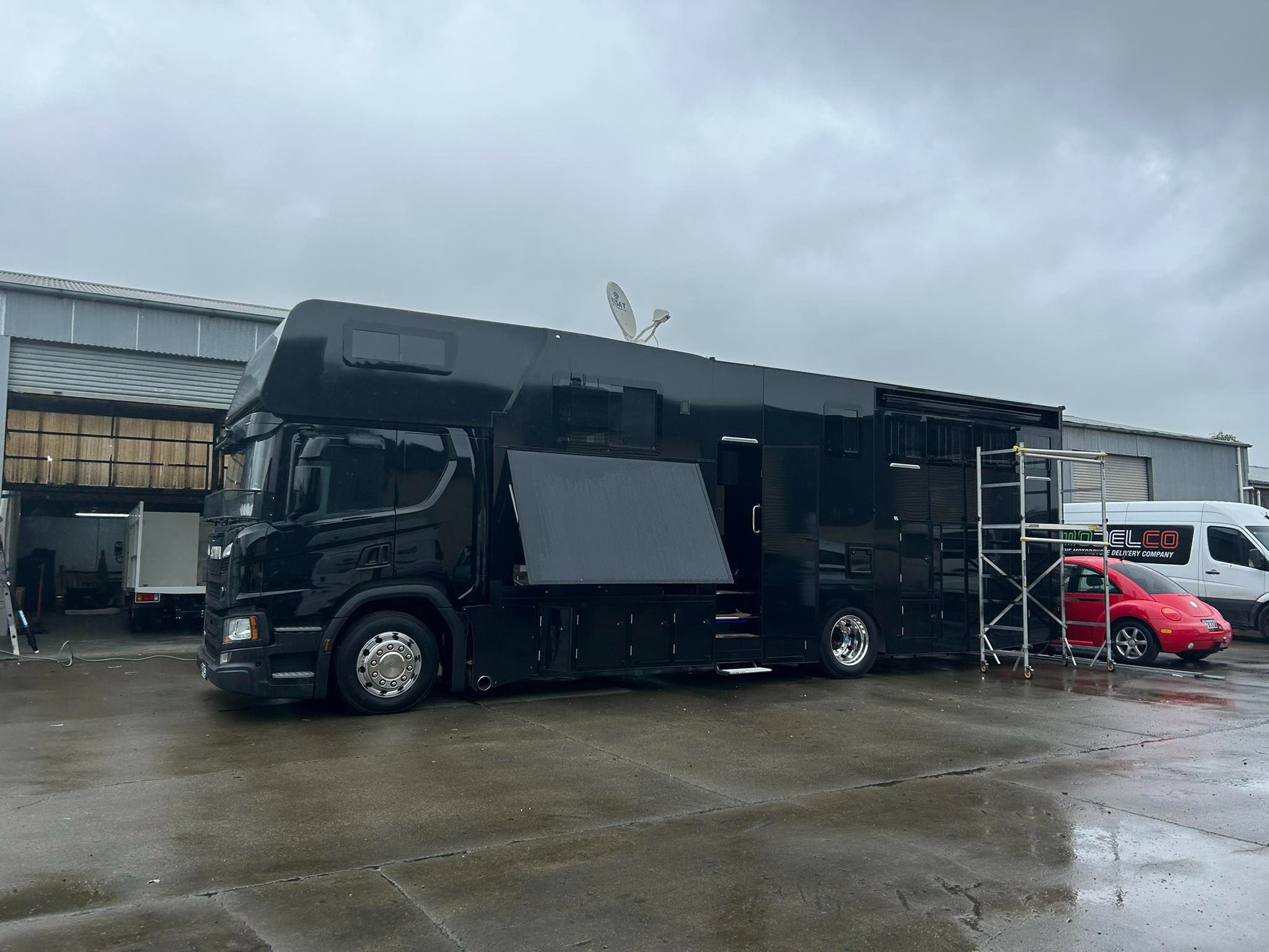 欧卡房车改造,斯堪尼亚里建一室一厅