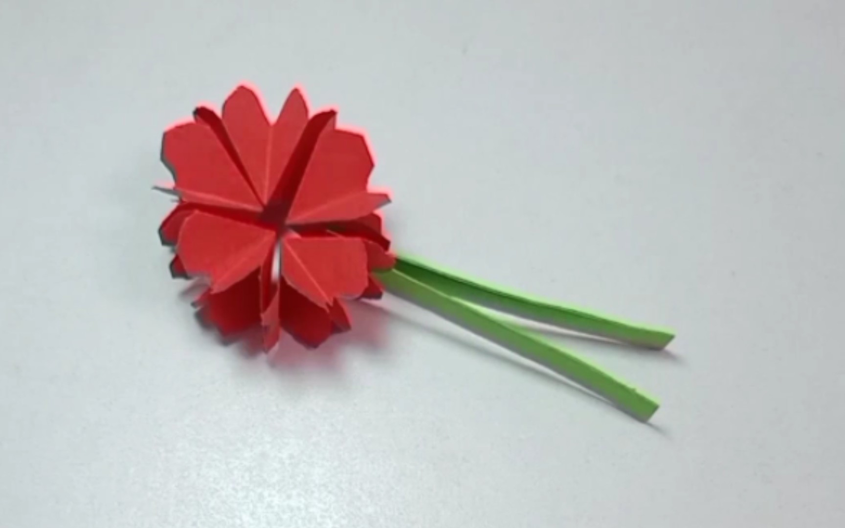 教师节快到了 折一只小红花拉花折纸给你喜欢的老师 把想说的话写进花