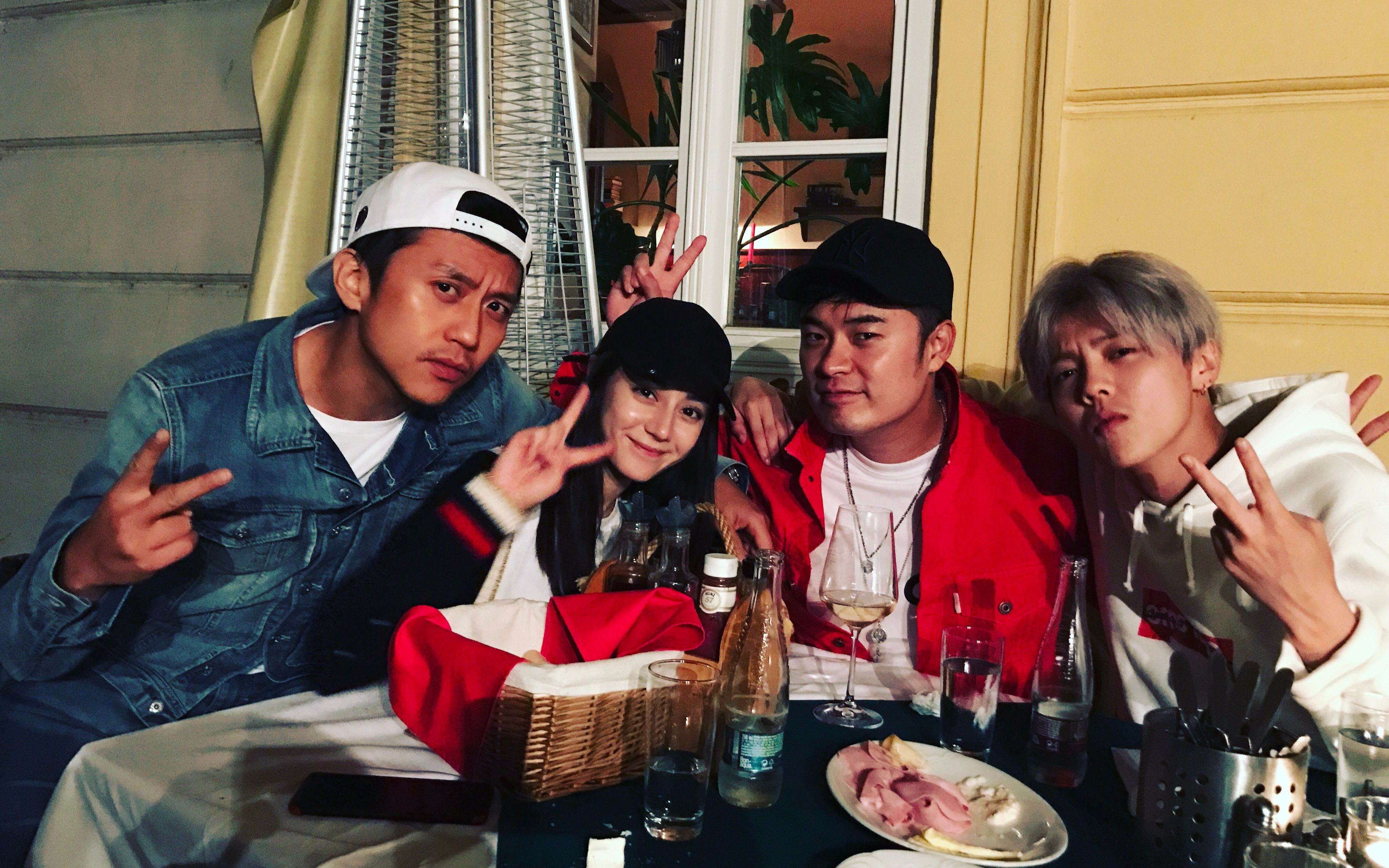 【鹿晗x迪丽热巴】【陆地cp】回忆杀第四期(细节放大版) 一些贴吧收集