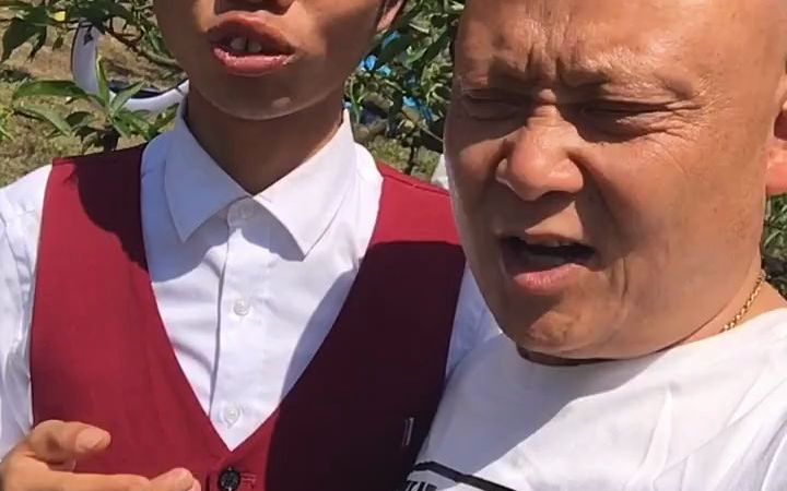 网红东方阿牛平时的笑容