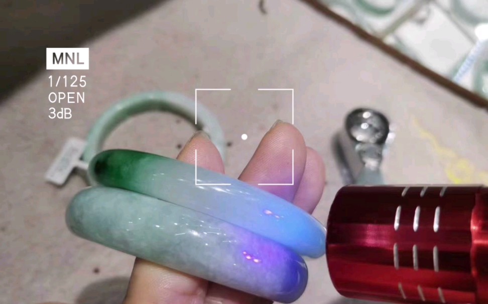 翡翠酸洗注胶了怎么鉴定真假?