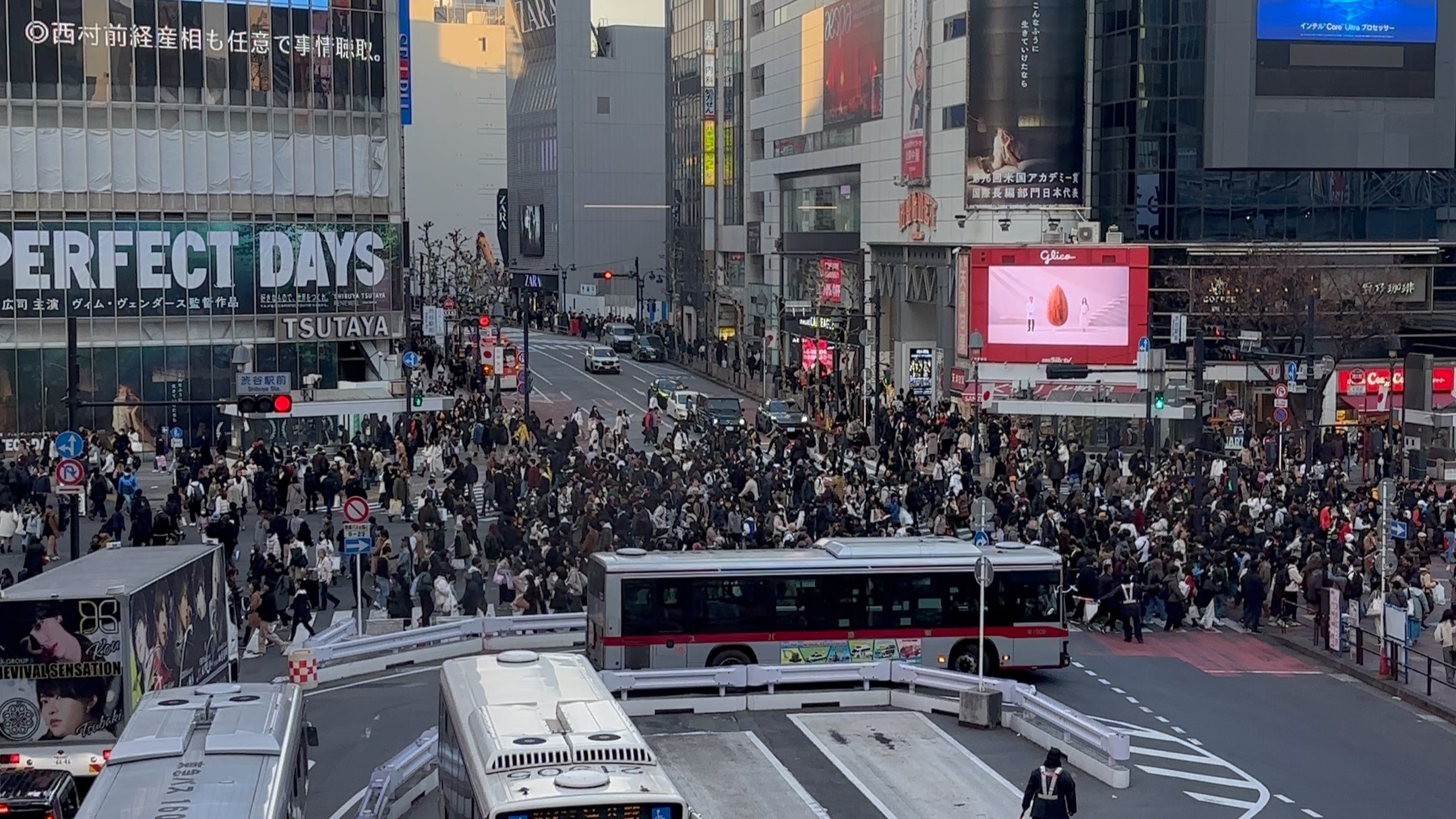 新宿街头的人流