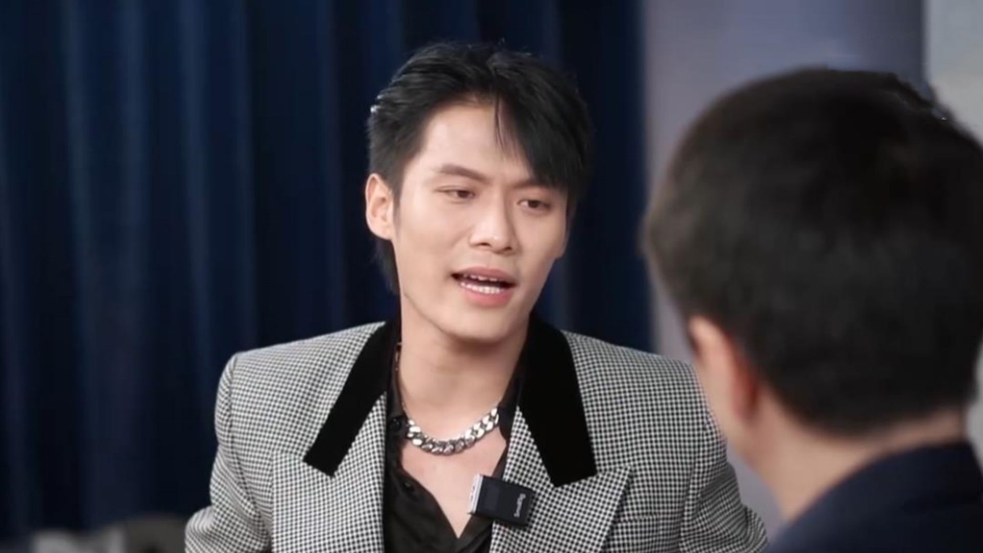 小杨哥曾拒绝2800万玩3场游戏,称怕影响小朋友,网友:说一套做一套