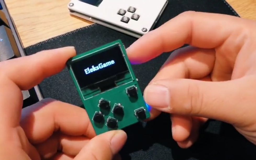 自己做个可编程的迷你游戏机,好想带着它穿越回学生时代.