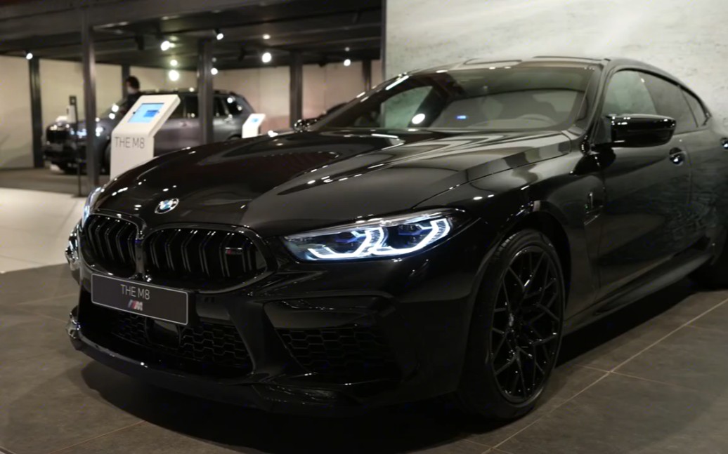 2021款宝马m8,按下钥匙坐进车里,才知道什么是霸气