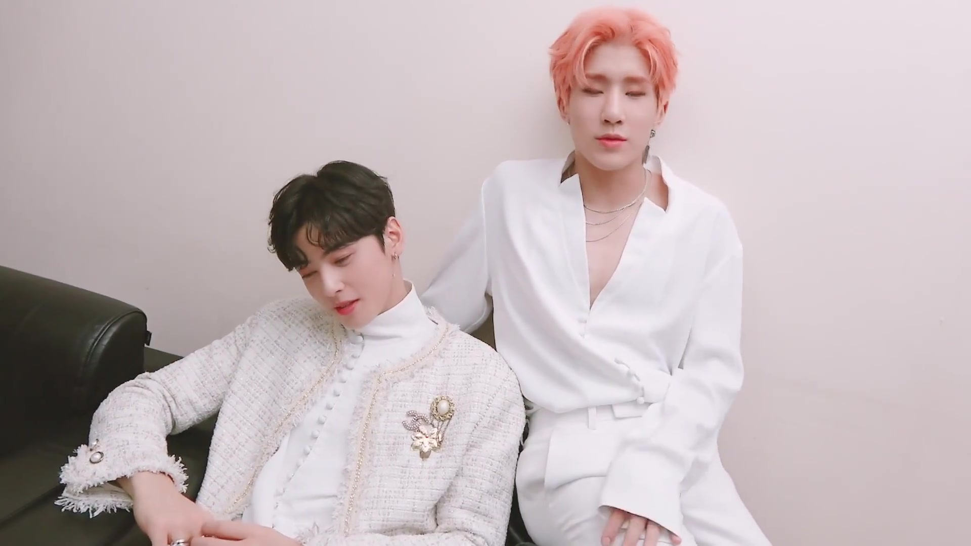 astroplayallnight打电话我们回归啦中字