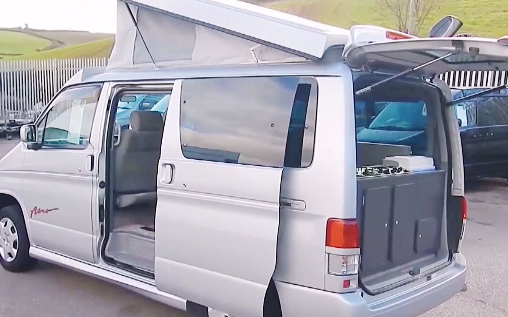 面包车改装成房车,通勤旅居二合一,简约而不简单!