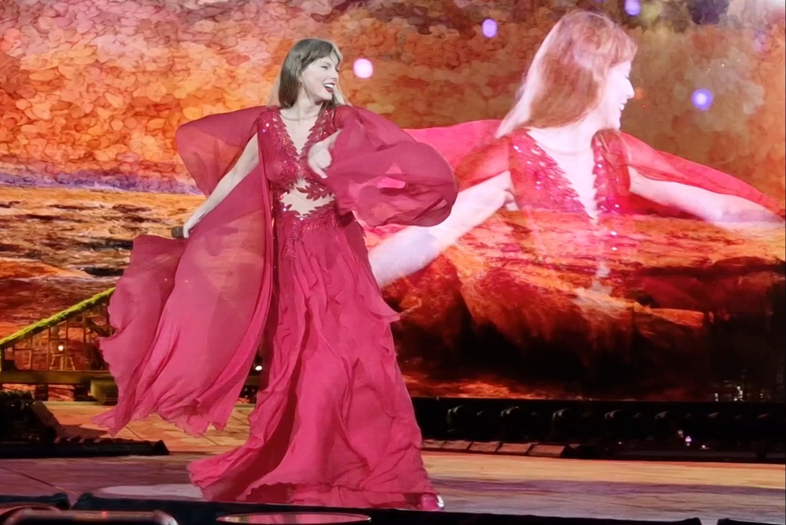 【前排超近时代巡演米兰第一场】 粉丝欢呼 august - taylor swift