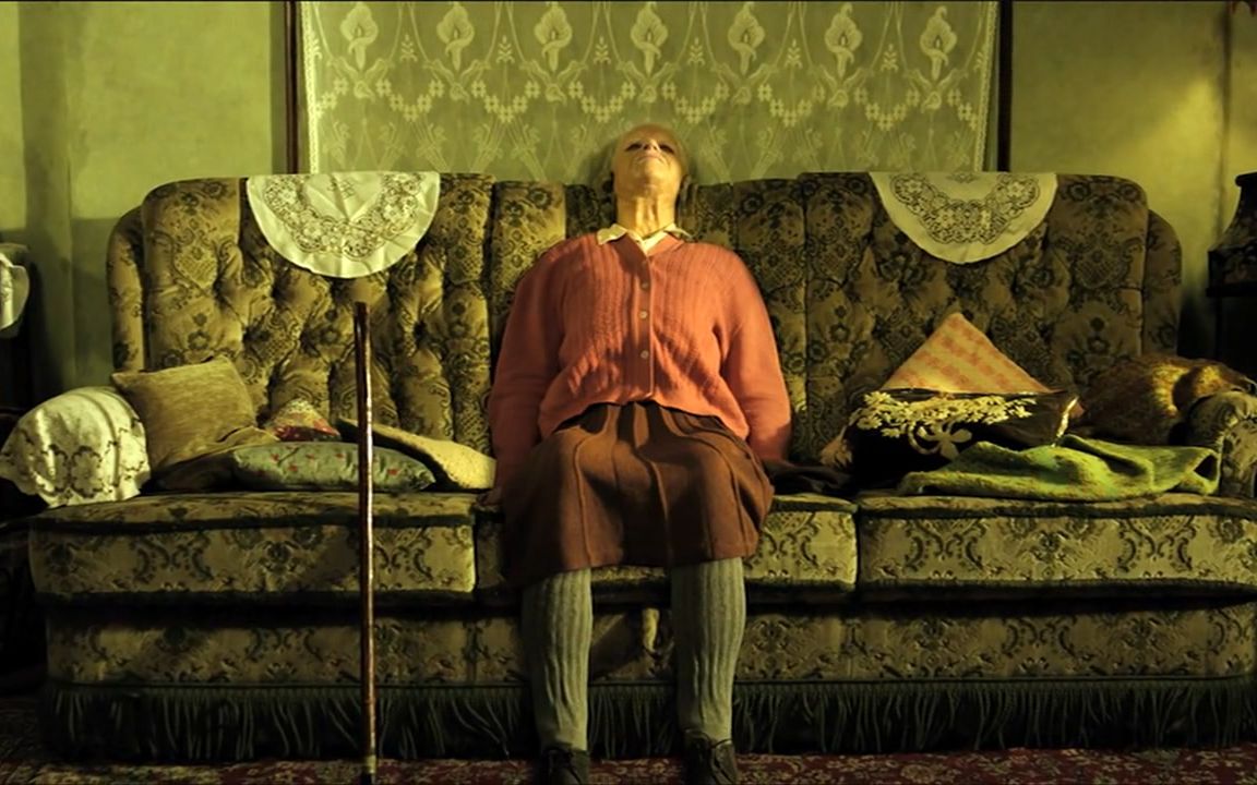 神秘公寓住进去就出不来,除非找到下一任租客,否则几夜就老死_哔哩