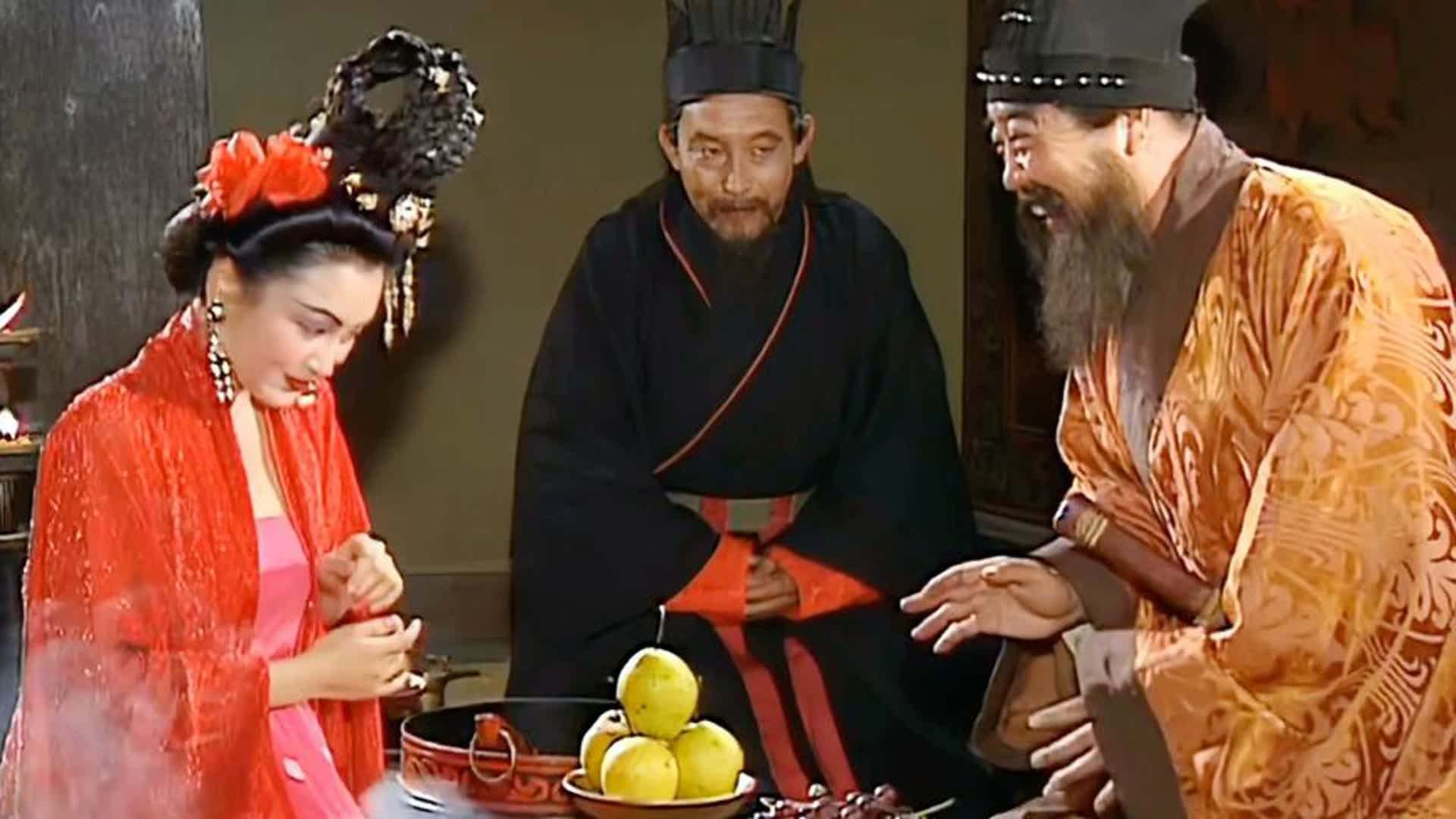 三国:王司徒进献貂蝉那一刻,董卓这表情太搞笑了,独一无二呀