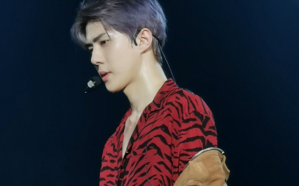 吴世勋〗今晚的银发勋太cool了吧