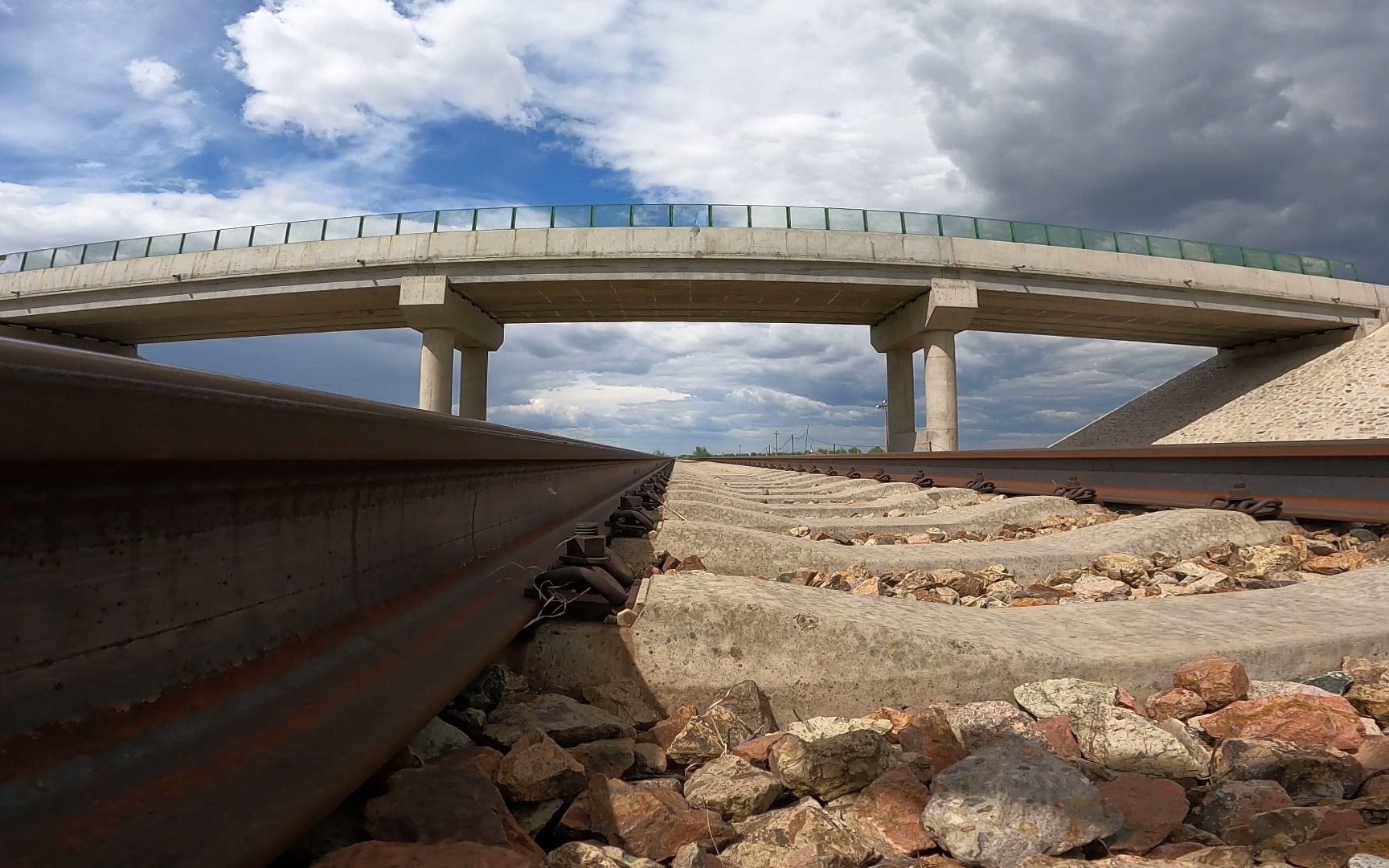 骑行马蹄坑斯密 达