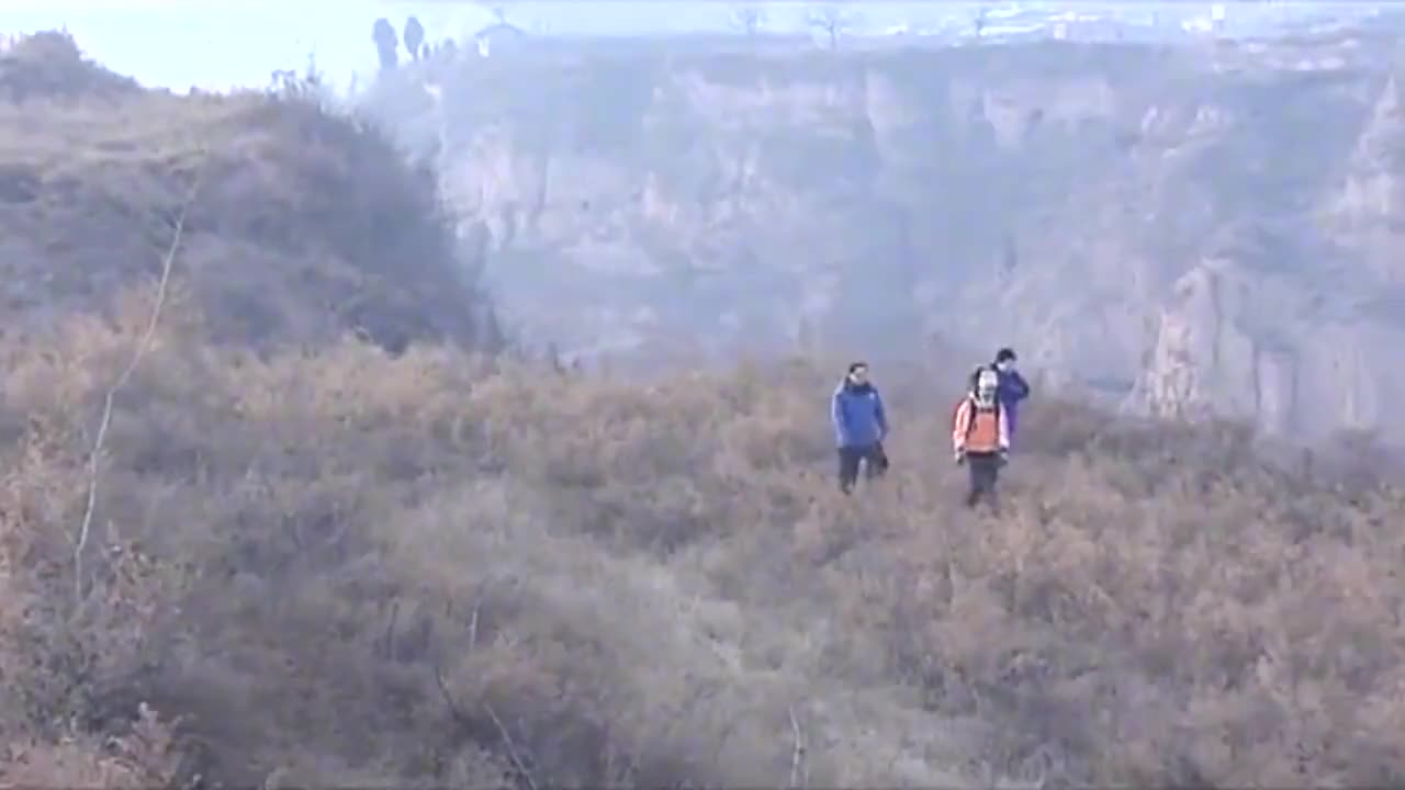 墓道:盗墓贼最后一笔买卖,跟地图找秦王墓,村里老人给出线索哔哩哔哩bilibili