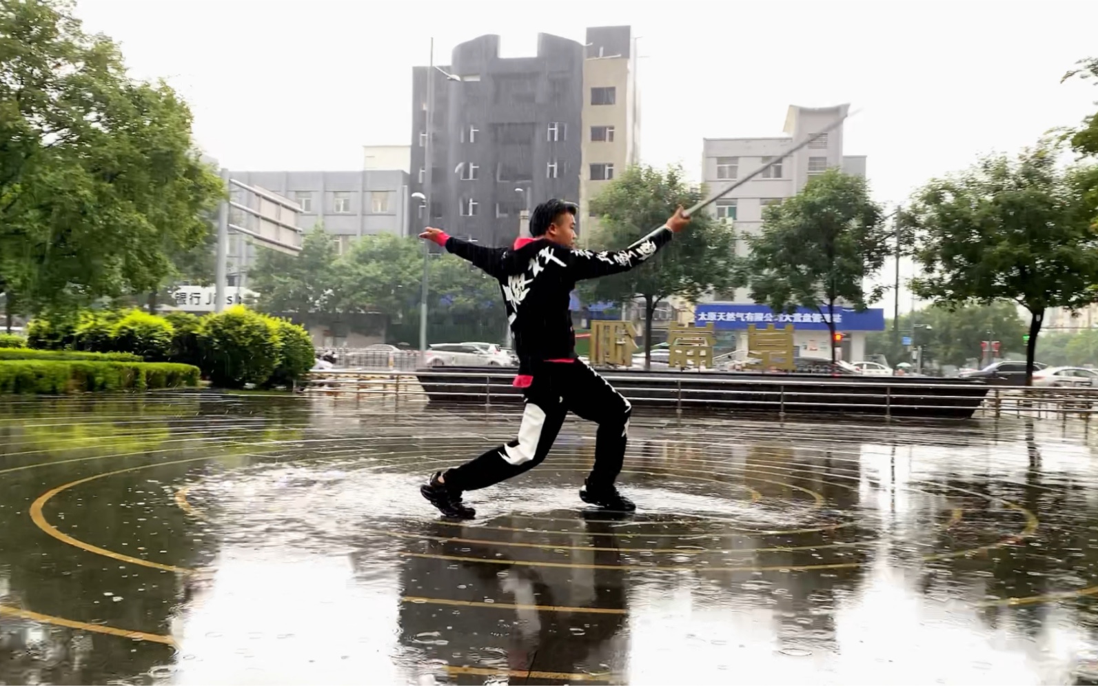 醉酒当歌,雨中舞剑,快哉!快哉!