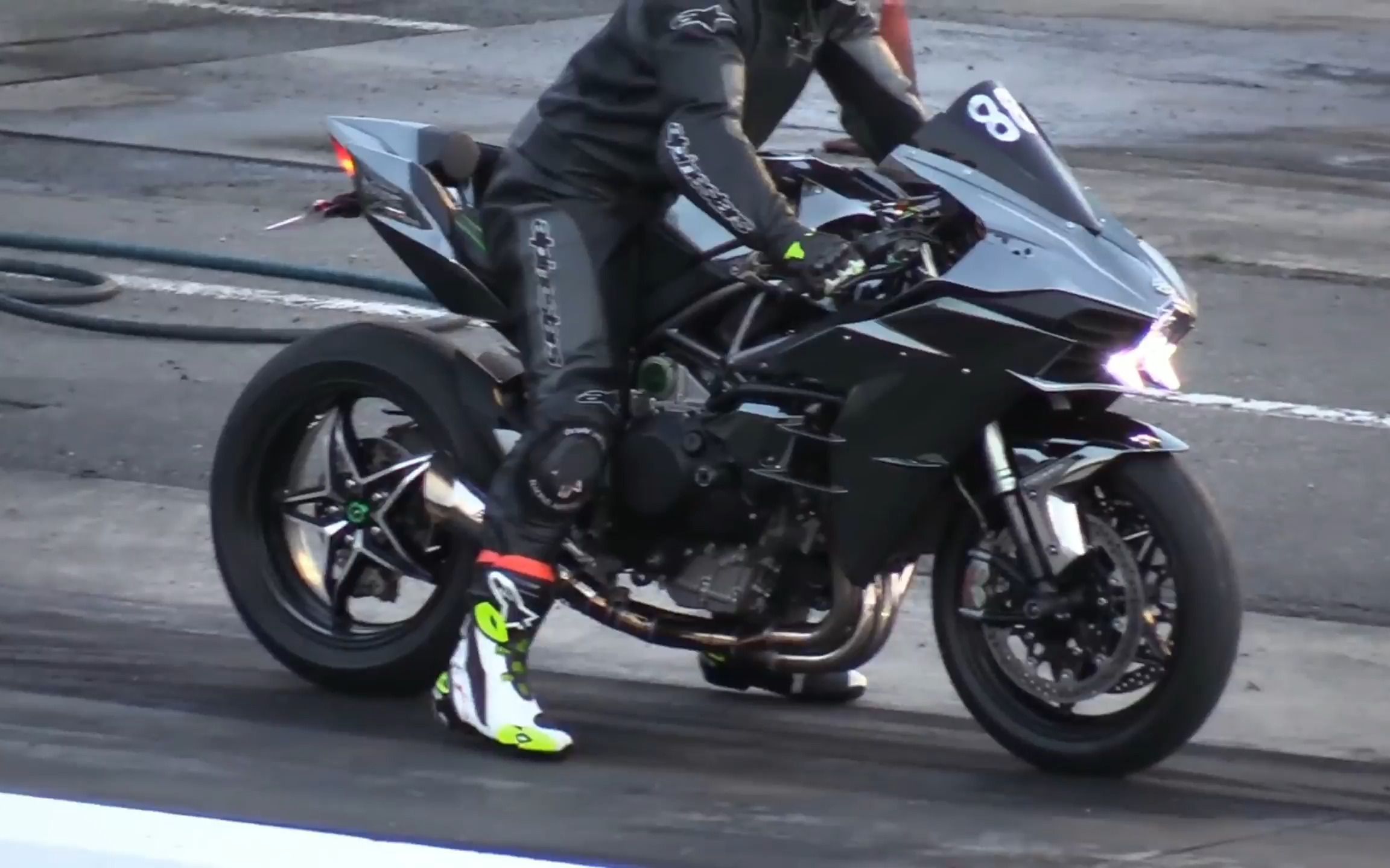 川崎 h2对战杜卡迪 v4