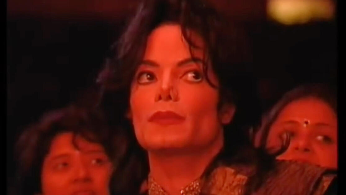[中]1999年MJ出席于纽约举办的宝莱坞颁奖典礼并发表获奖感言_哔哩哔哩_bilibili