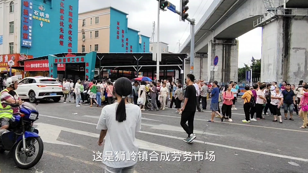 广州狮岭镇零工市场,一大早好多人在找工作,底层人民的悲哀,今年找