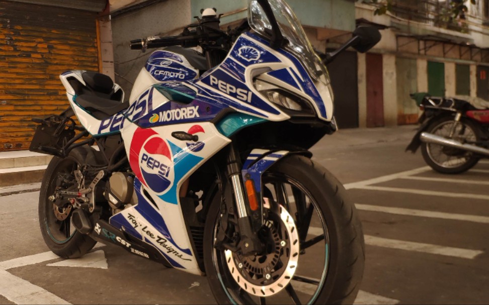 春风250sr百事可乐版画的sr好看吗