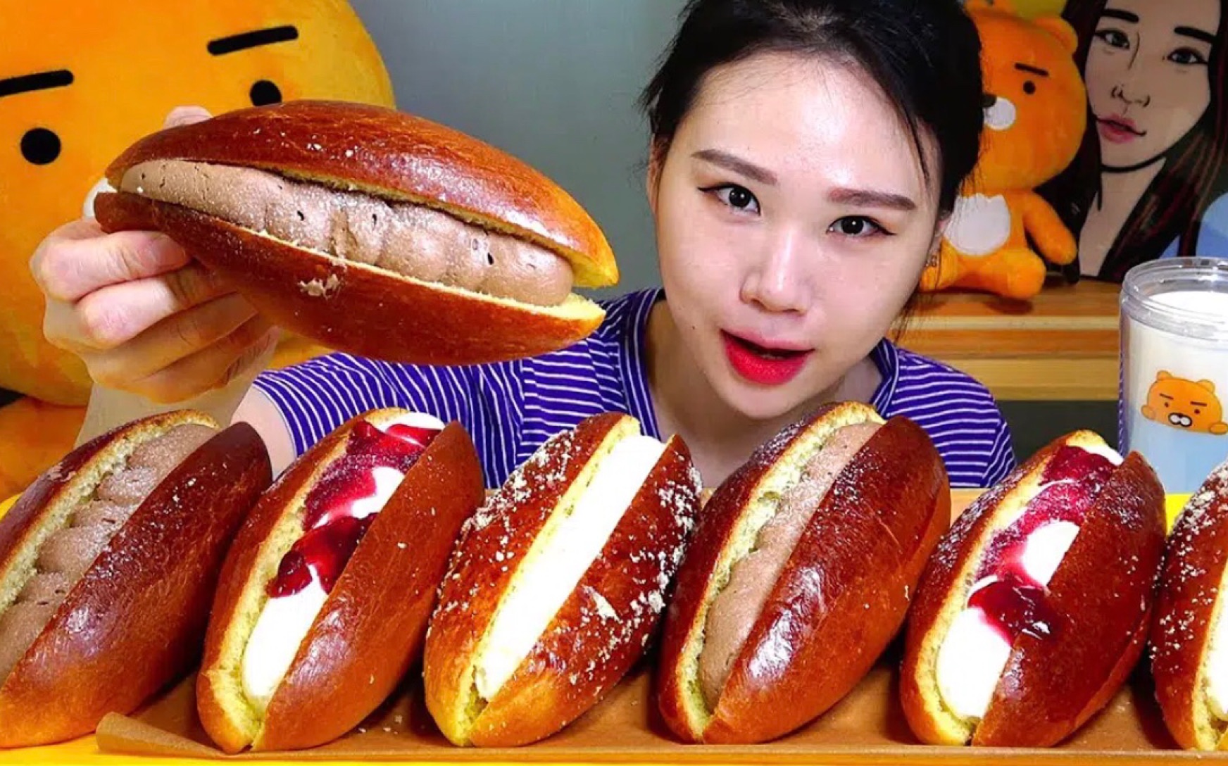 fran卡妹吃播莫兰奶油夹心面包