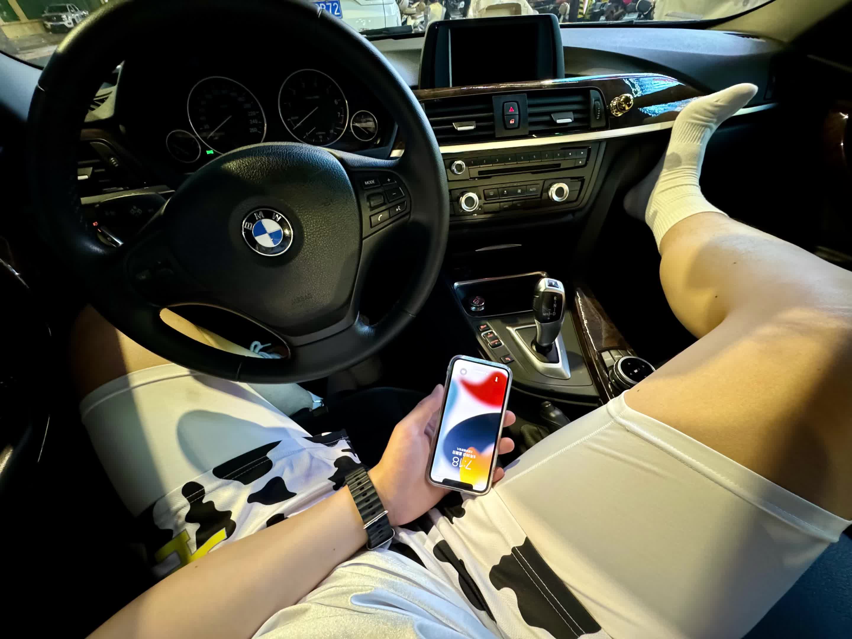 03年体育生居然开宝马去参加比赛?