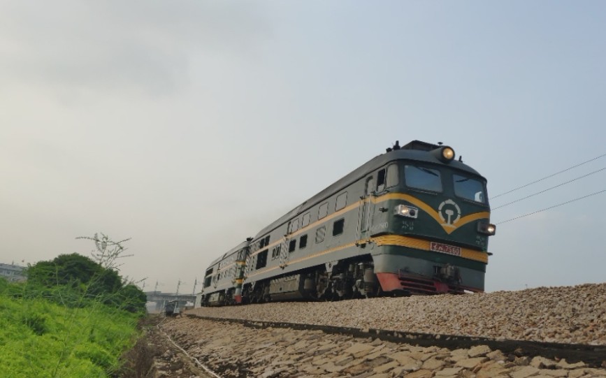 铁路〕广梅汕铁路 广铁龙段双机df4b回送 鸣笛通过_哔哩哔哩_bili