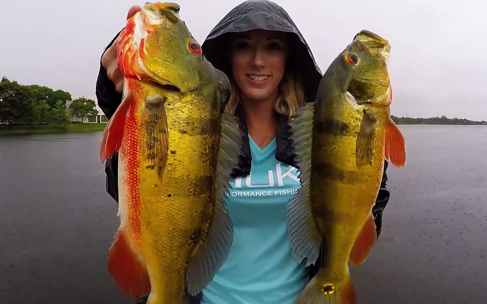 【vicky stark】比基尼射鱼姐--湖里钓上来各种奇怪的鱼类_哔哩哔哩